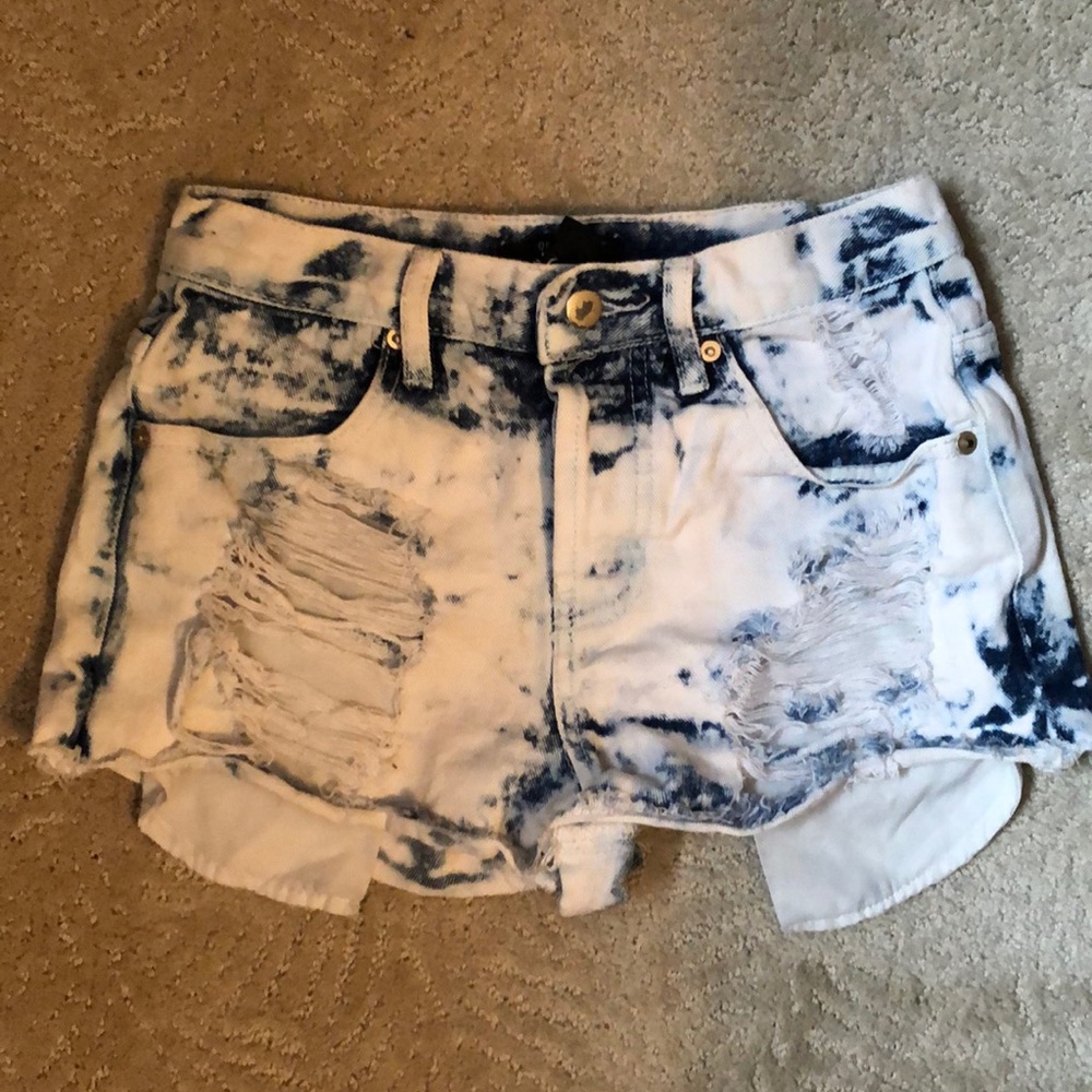 High waist, denim, 4 button shorts.